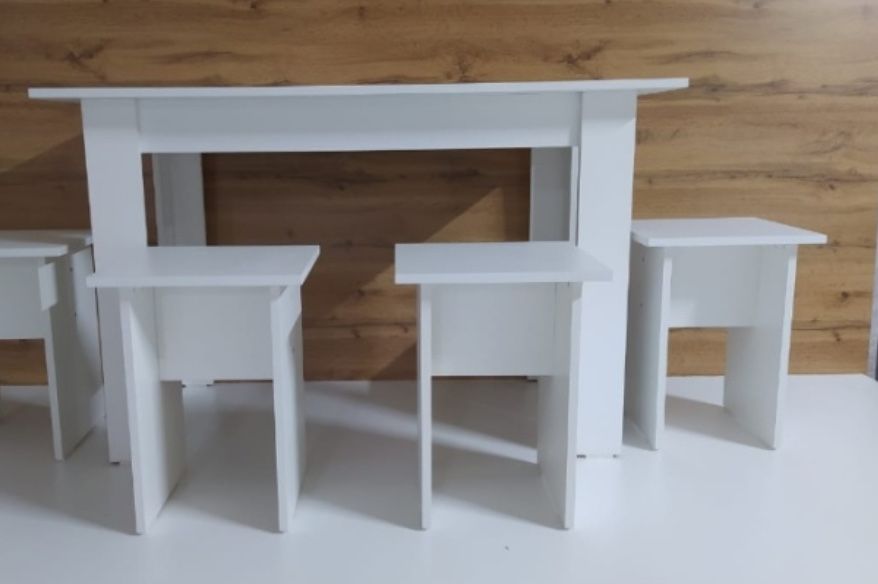 Стол. Табуретка. Орындық