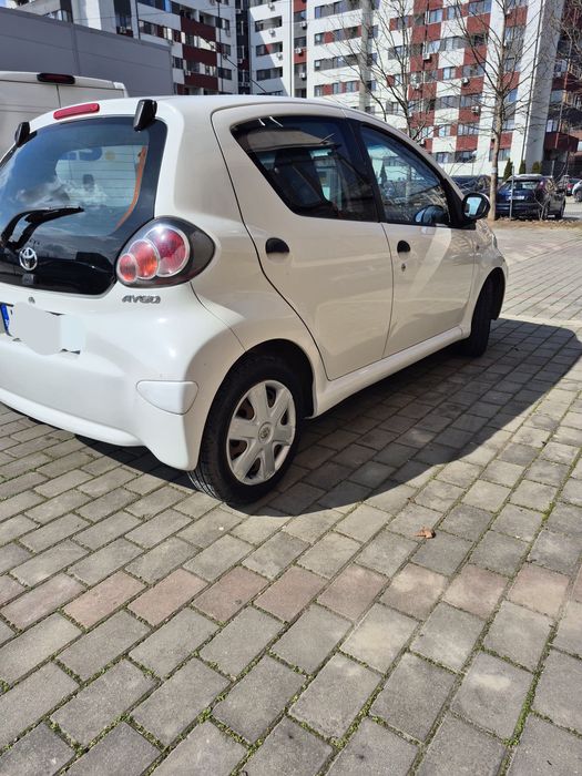 Vând Toyota Aygo  1.0