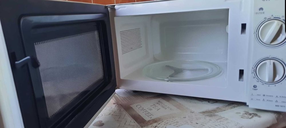 Vând cuptor cu microunde ARCTIC