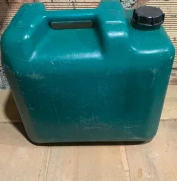 Туби по 15л.за гориво-25лв.