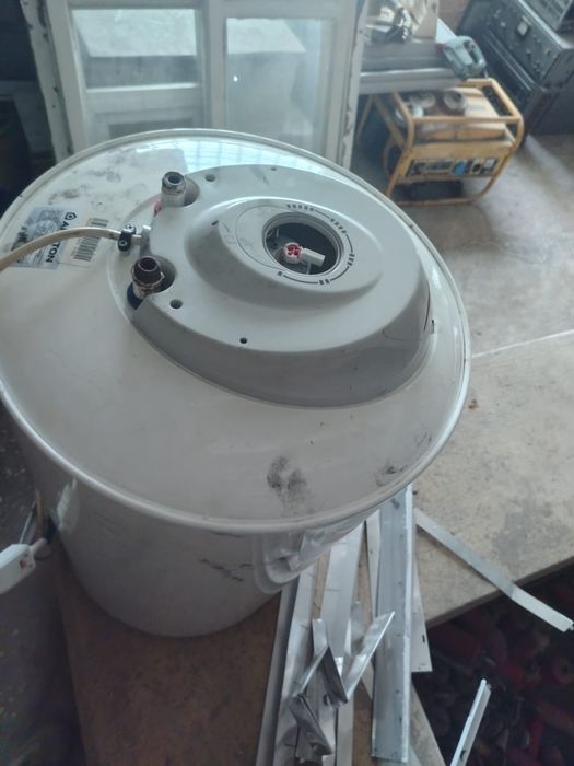 Продам аристон в рабочем состояний .