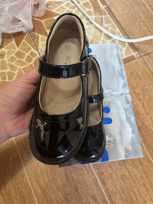 Продам детские туфли