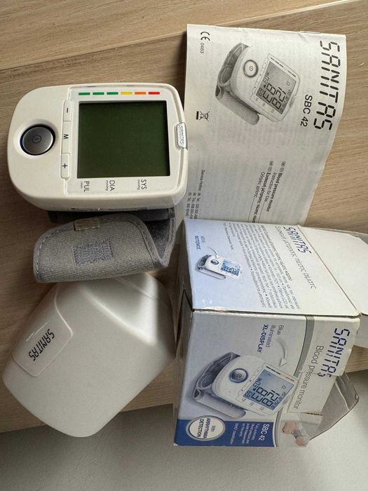 Tensiometru electronic Sanitas SBC 42 pentru încheietură, complet