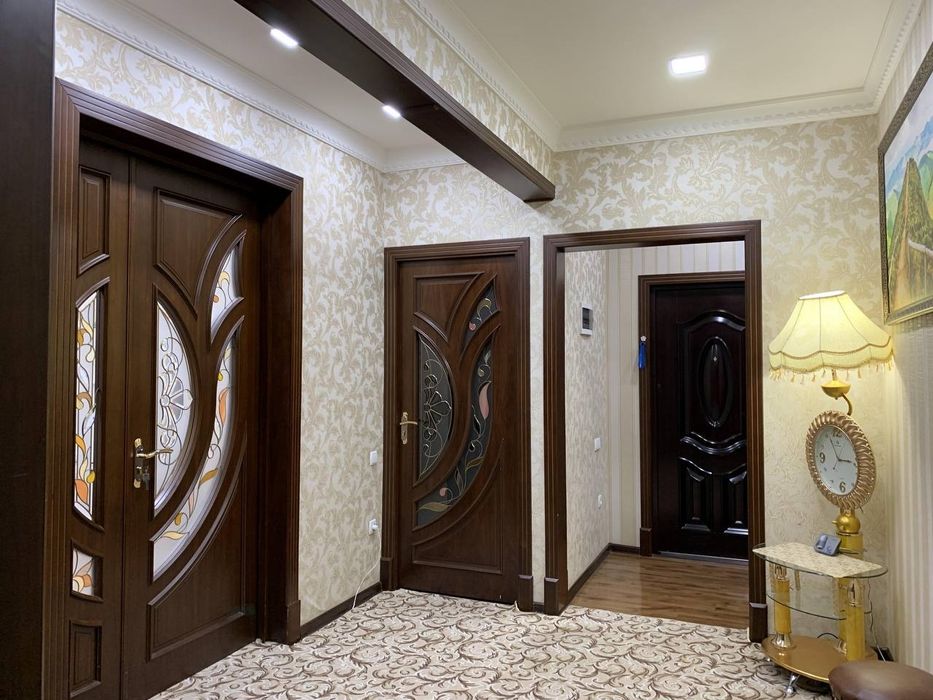 Продаётся 5-комн квартира