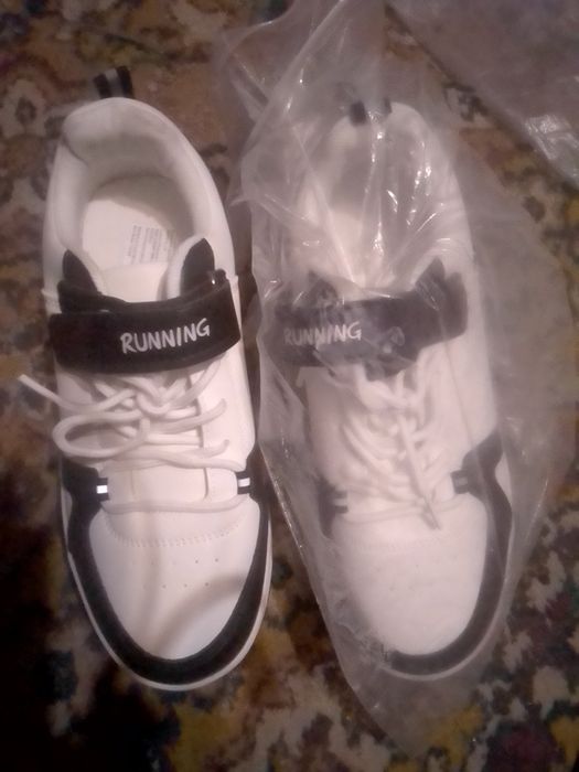 Продаю кроссовки