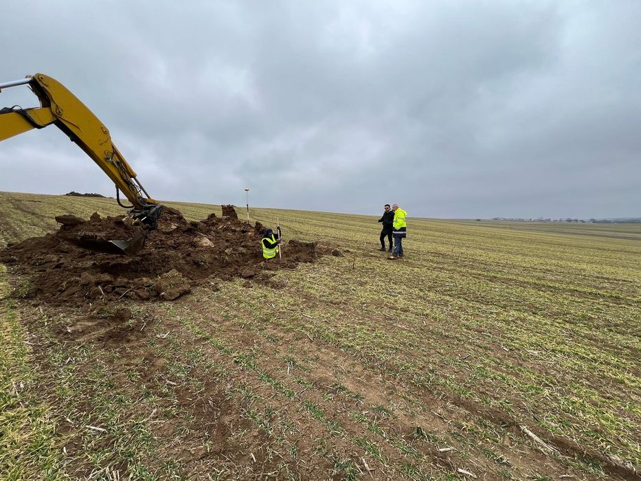 Ofer servicii cu buldoexcavator, săpături, amenajări, demolări