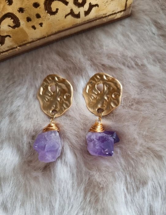 Cercei noi din ametist brut