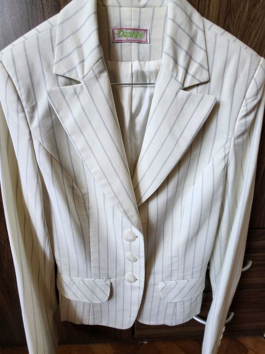 eлегантно дамско бяло сако, марка daphne, с фино райе, размер 36 (S)