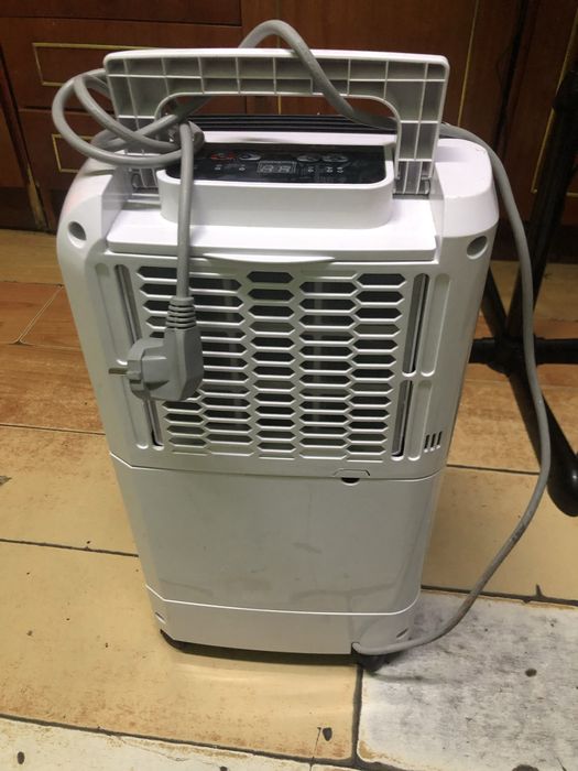 Vand dezumidificator Tesy dhf 10 cel