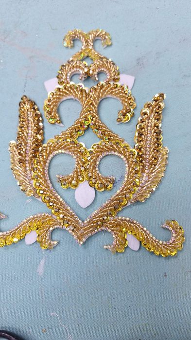 Қыз жассуы, Тапсырыспен тігеміз...