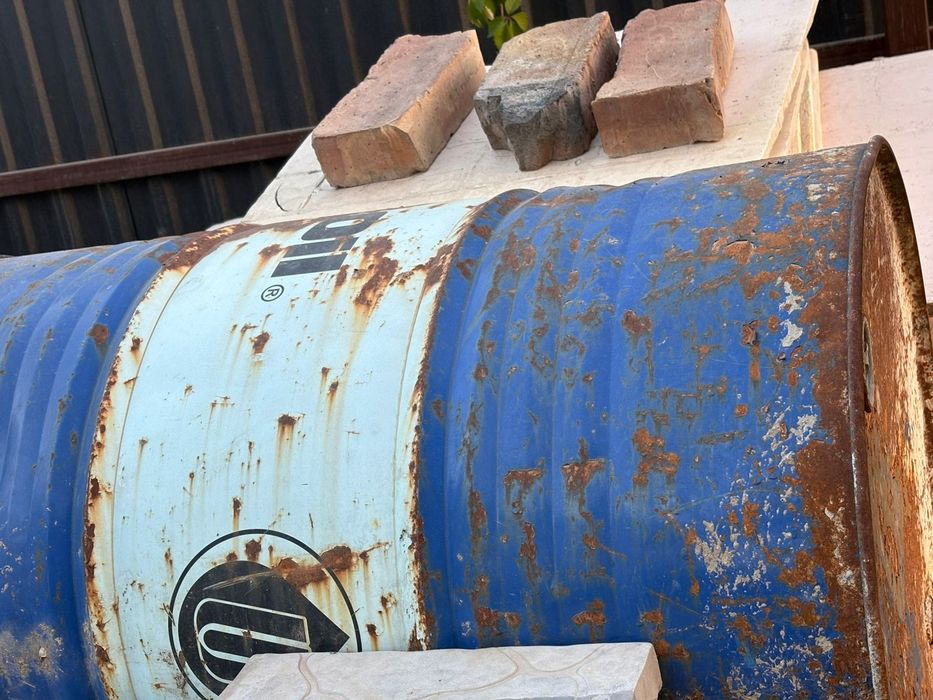 Продам две бочки целые с крышками