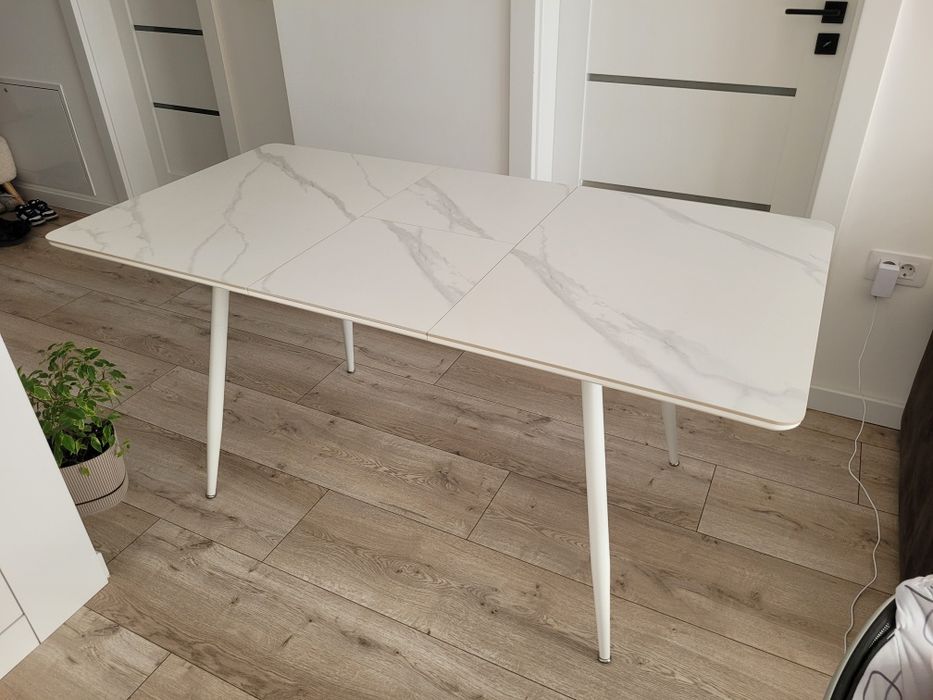 Masă extensibilă elegantă