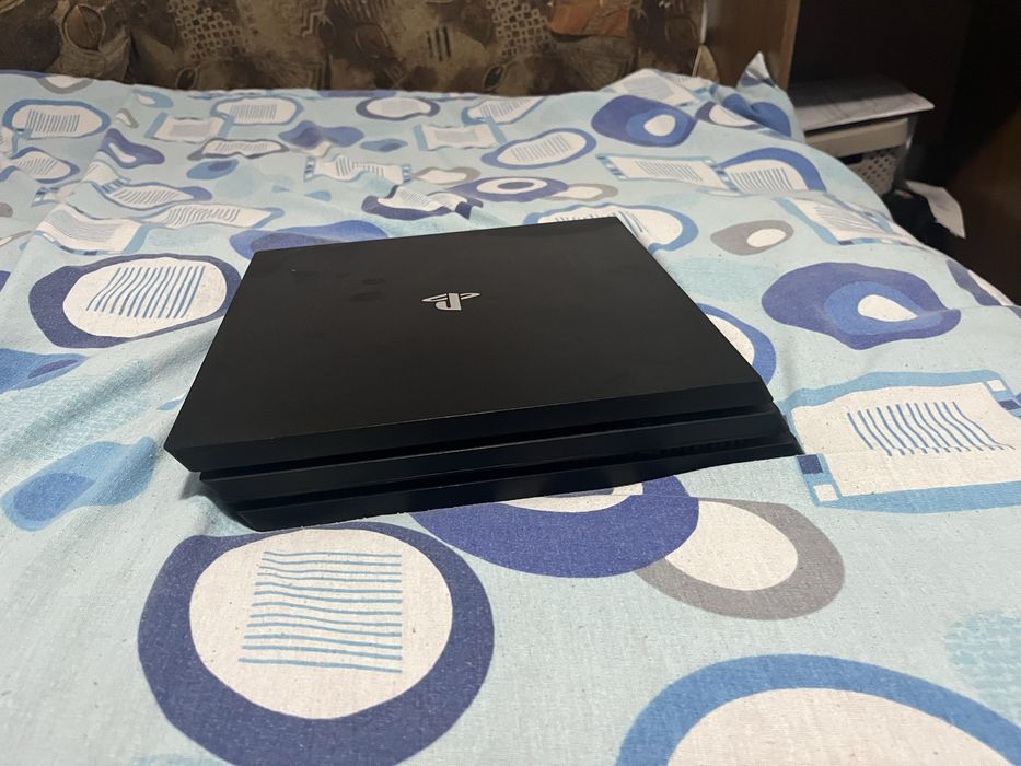 Ps 4 pro plus un joc la alegere