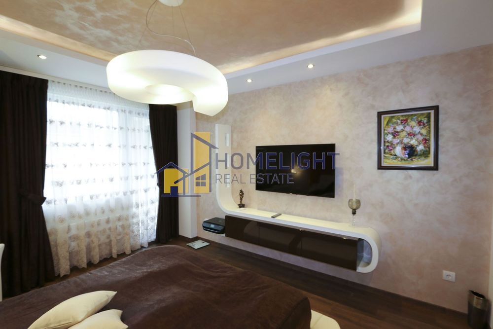 Дава се под наем Тристаен апартамент в София, Център - 119 кв.м за 1990 € - Снимка #2