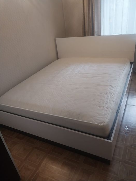 Двуспальная кровать