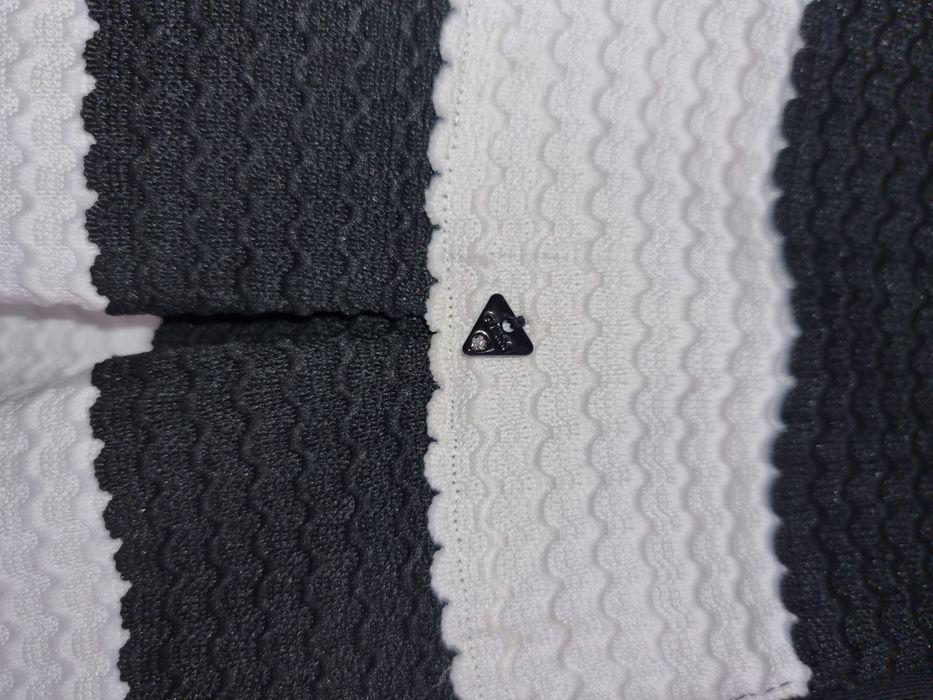 Guess бандажна рокля размер S