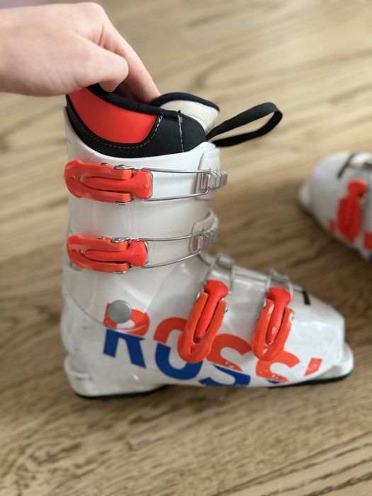 Продаю детские лыжные ботинки