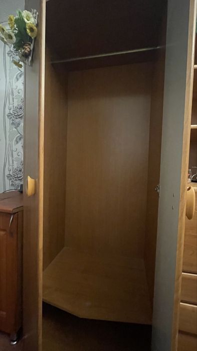 Шкаф Стенка отдаю даром.