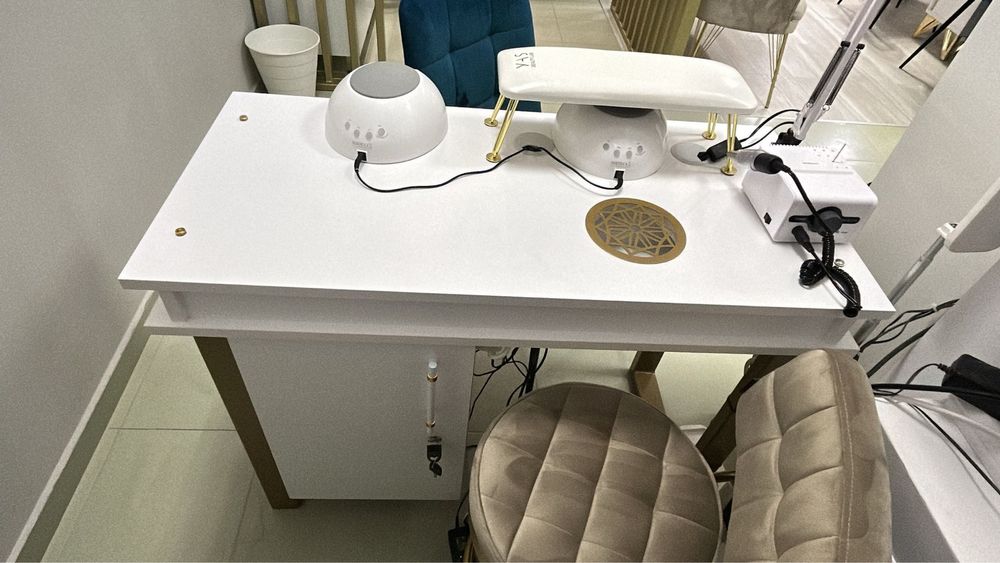 Masă manichiură Turbo Nails System+ Scaune .  putin  folosită!