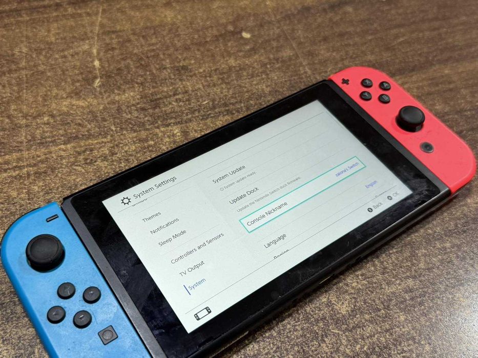 Конзола Nintendo Switch + игри и компоненти