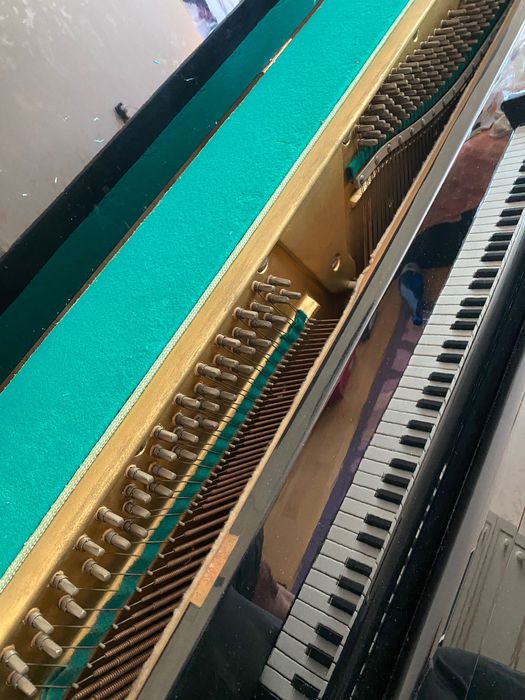 Продавам пиано Чайка-Руско