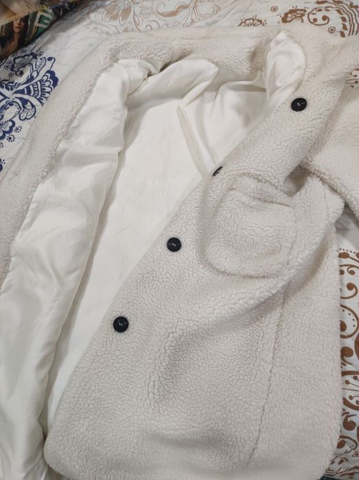 Дамско бяло палто