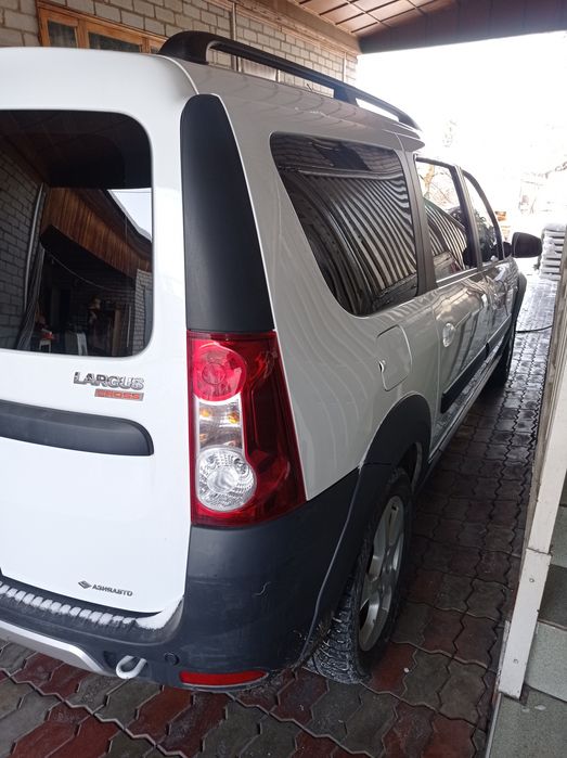 Машина Largus Cross белый