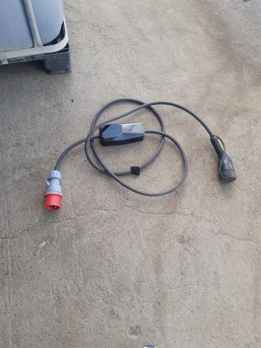 Трифазно зарядно за електрически автомобил