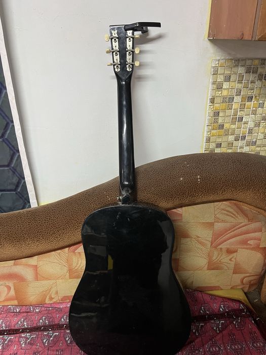 Гитара в хорошем состоянии