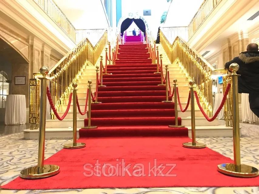 Красная Дорожка парфлексы красный ковралан золотая стойка ковёр