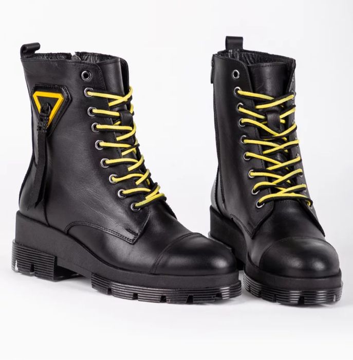 Ghete dama marimea 39
Ghete negre din piele naturala cu detaliu galbe