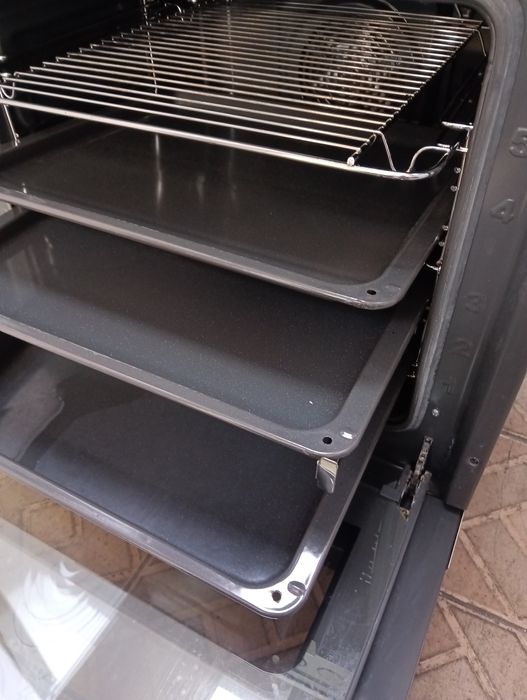 Иноксова свободно стояща печка с керамичен плот Gram 2 години гаранция