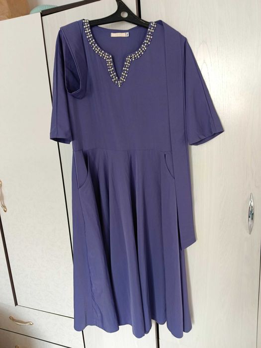 Платье 46-48 размер+ ветровка для девочки