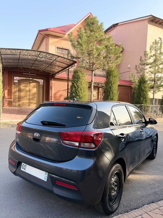 Продается Kia Rio 2018г (53,180 тыс пробег) Цвет Темно-Серый