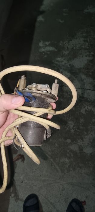 Електроний бензонасос