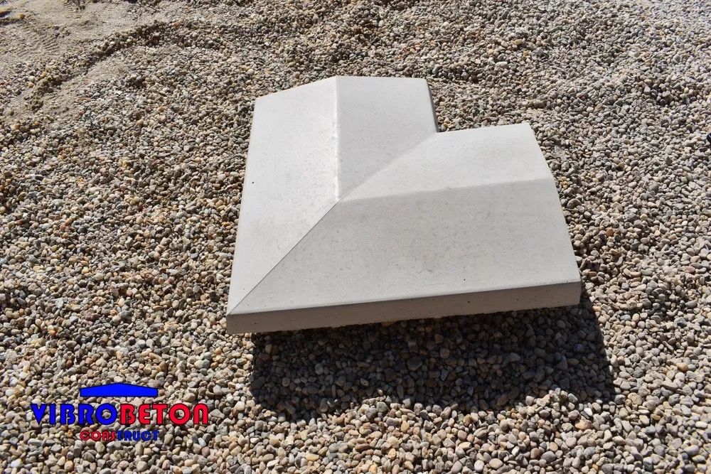 Capace de gard din beton cu picurator