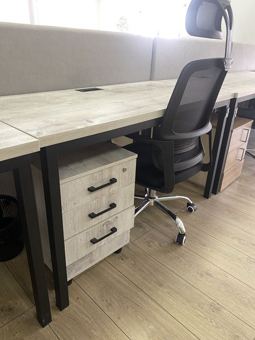 Продаем офисные столы, рабочий стол