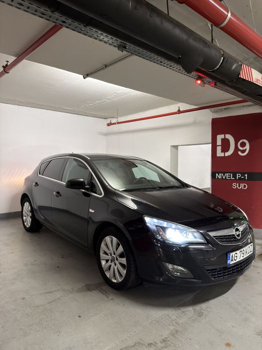 OPEL Astra 2011