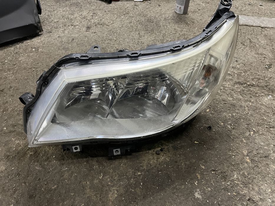 2 броя ляв фар Subaru Forester 3