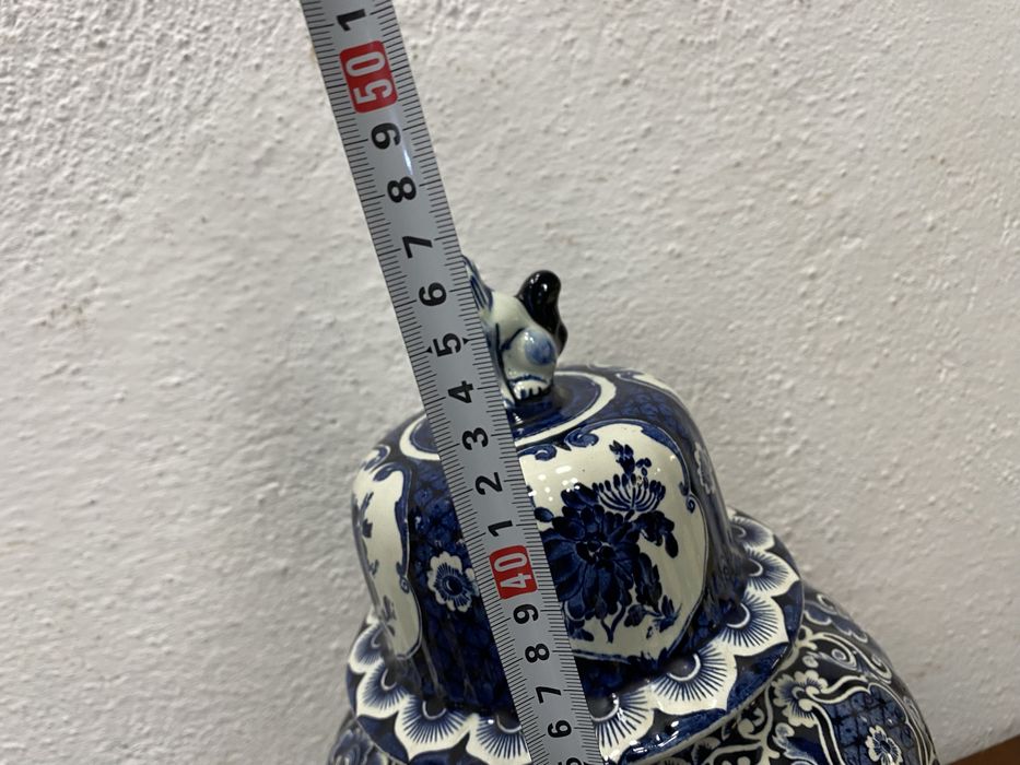 Холандска ваза с капак на делфт