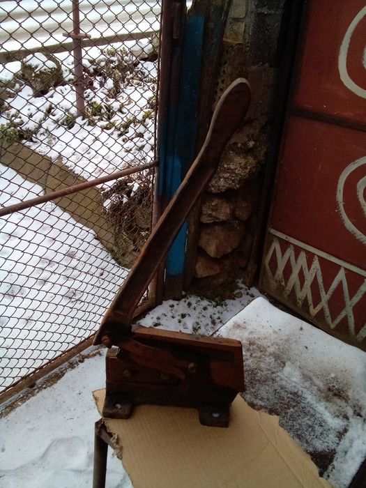 Продавам гилотина за рязане на ламарина