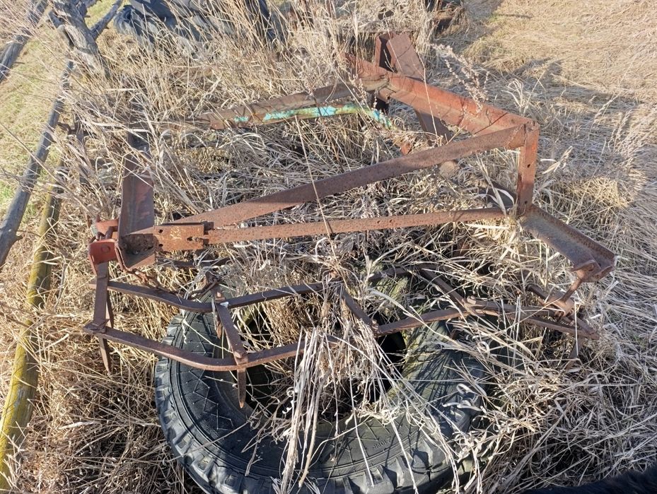 Продается дом и трактор с телегой