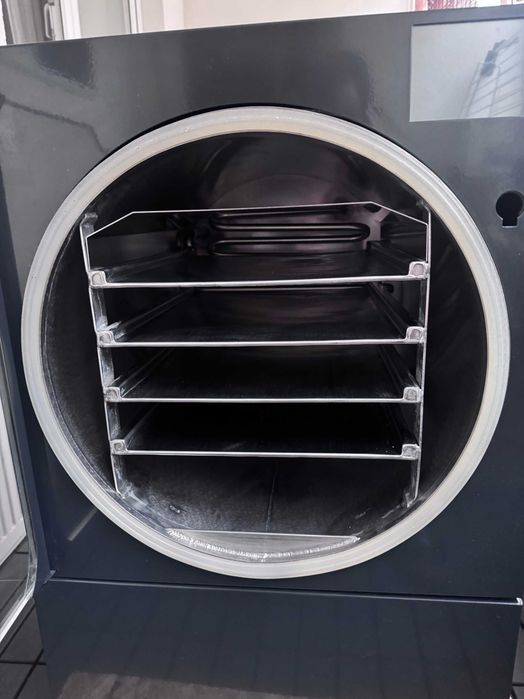 Liofilizator / Freeze Dryer Leosmak LEO-004, compact profesional, 4 kg/batch, pompă vacuum integrată