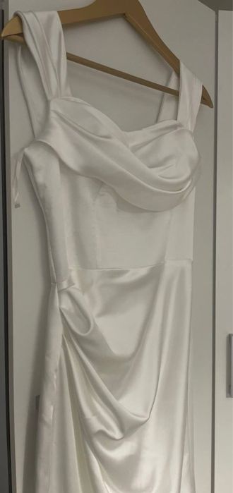 Елегантна булчинска рокля