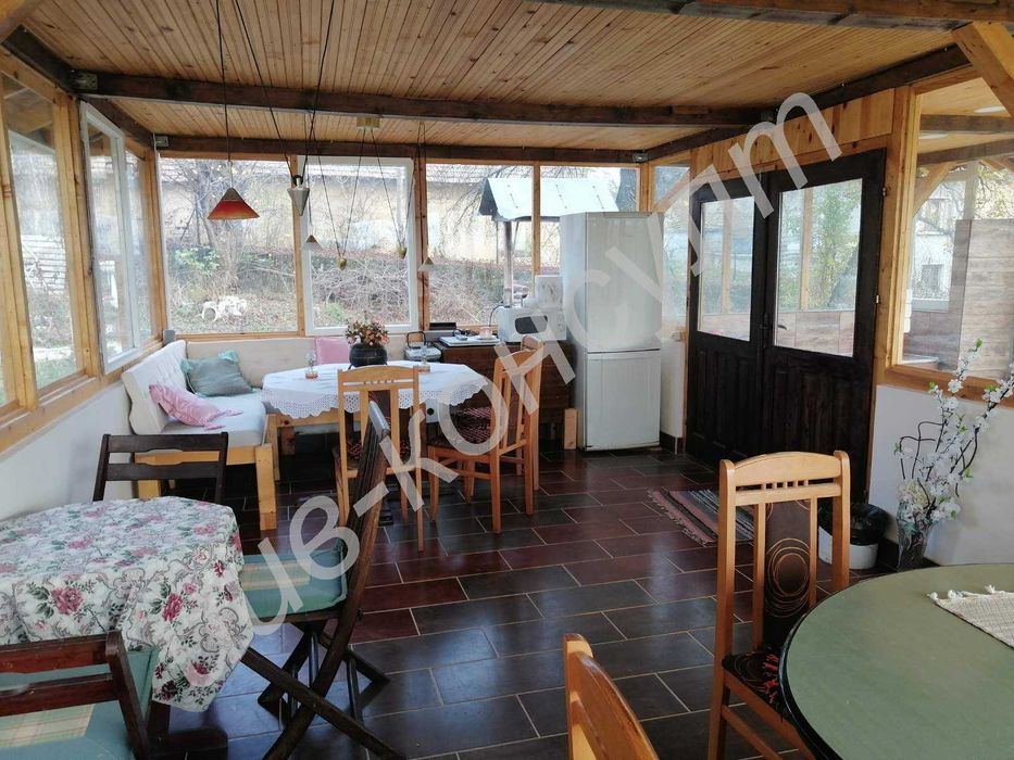 Имот с бизнес потенциал / къща за гости/