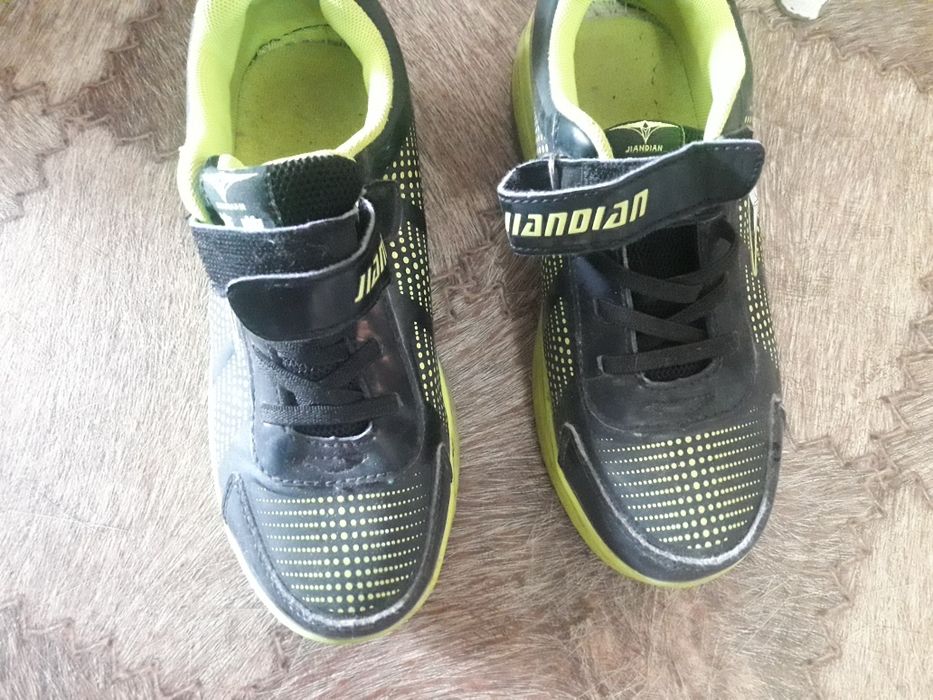 Кроссовки  б/у продам