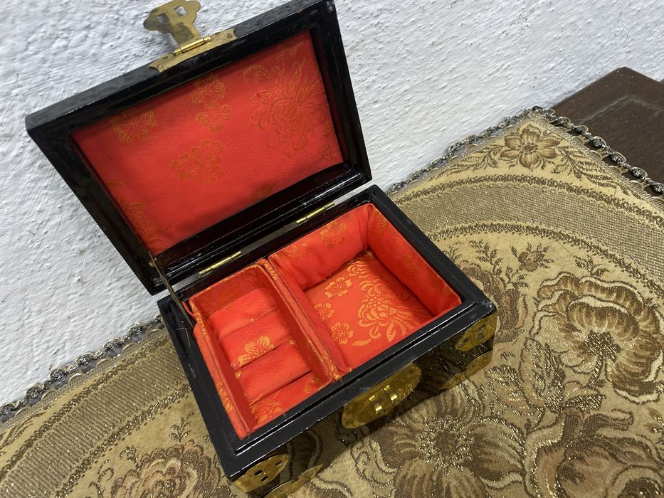 Китайска лакова кутия за бижута седеф 1950 1960 Китай
