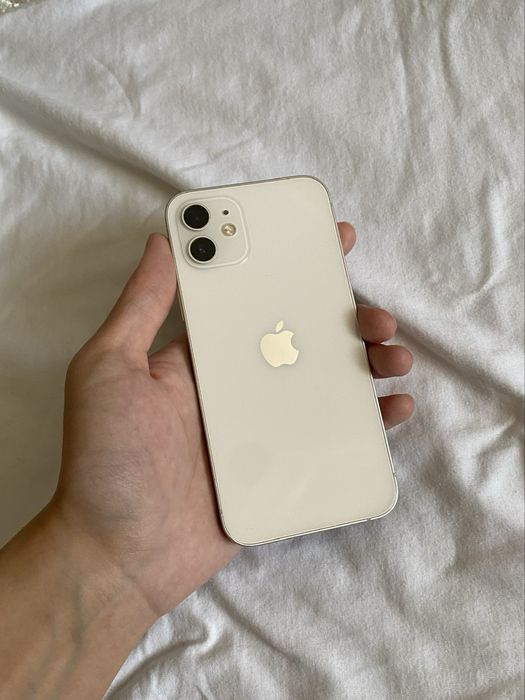 продам iPhone 12