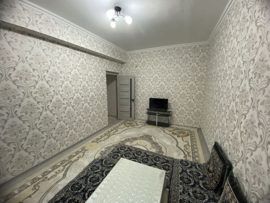 Гулистон шаҳрида 3 хонали квартира сотилади, 87 кв.м, 4-қават