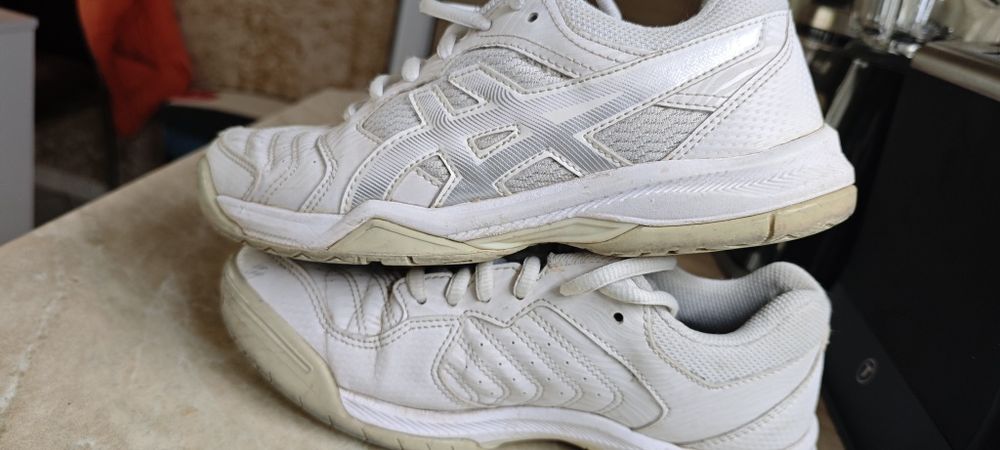 Маратонки asics 36 номер